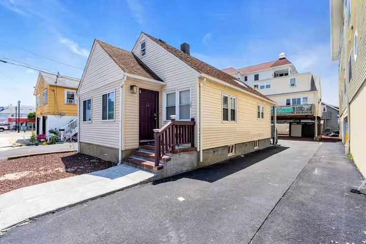 The StanDollar, a standalone beach house at 115 Dupont Ave